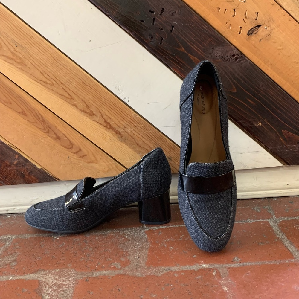 Unstructured navy blue heel